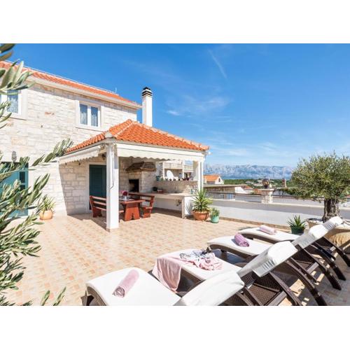 Luxurious Villa in Selca with Pool