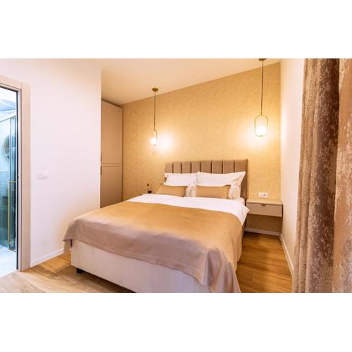 Luxury 2 bedroom-2 bathroom Apartment with Rooftop TERRACE & Luxury Studio App with BREAKFAST