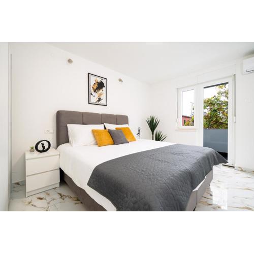 Luxury 2 bedrooms app with terrace in CENTER OLD TOWN