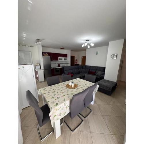Luxury 3 bedroom apartment with sea view