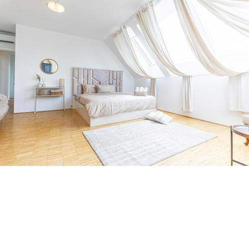 Luxury 3BR and1 LR Apartment in the Heart of Vienna