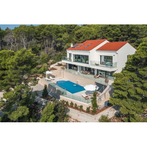 Luxury 4 bedroom Villa Hera