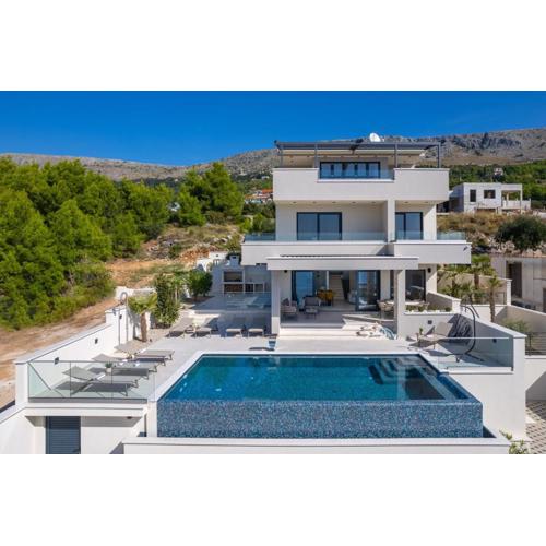 Luxury 5-bedroom villa Princess Korina with heated pool, pool table, sauna, a hot-tub