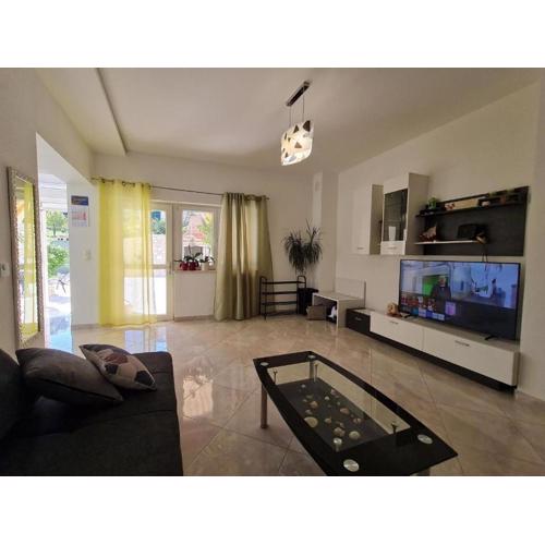 Luxury apartment Ani - Three Bedroom Apartment with terrace and Swimming pool