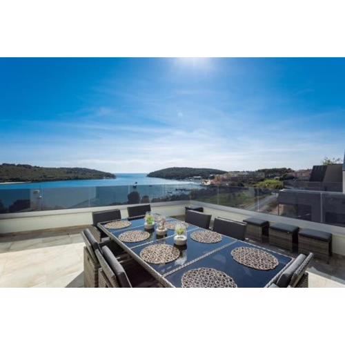 Luxury apartment Anto with sea view and balcony