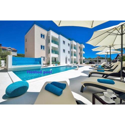 Luxury Apartment Arta-2 with heated pool and jacuzzi