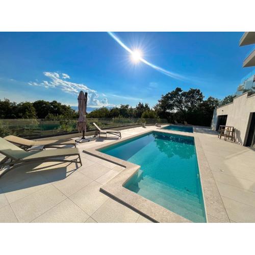 Luxury Apartment in Nature with Pool & Gym