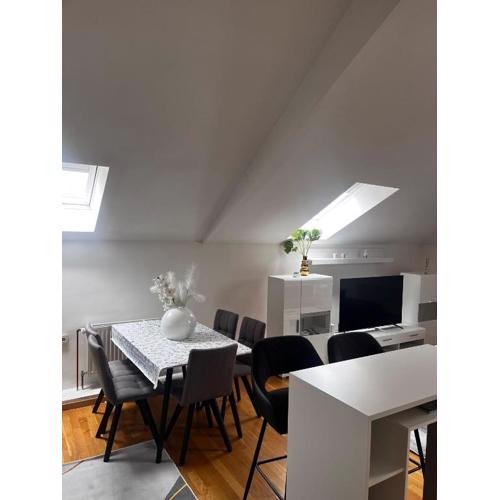 Luxury apartment Kvaternik Square