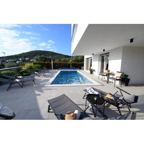 Luxury apartment Perla in Villa with heated pool