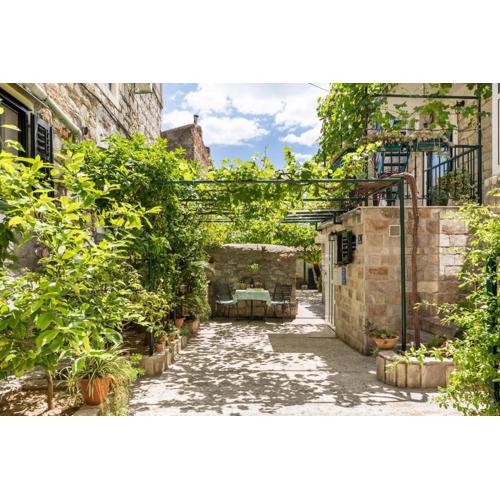 Luxury apartment Silvana with beautiful garden