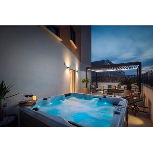 Luxury Apartment Silvery in Split center with jacuzzi, sauna and parking