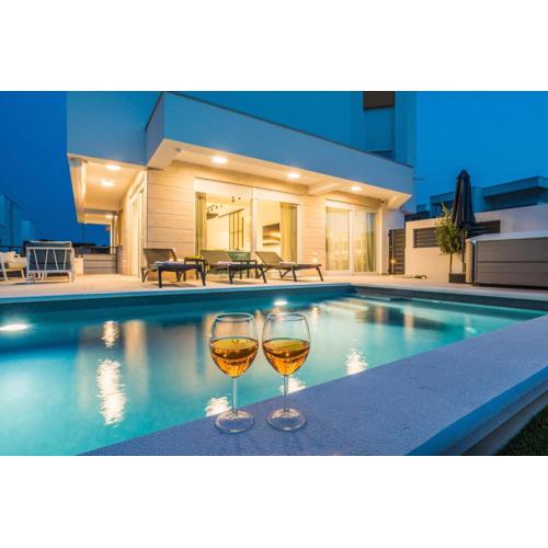Luxury apartment Sun with private Pool and Jacuzzi