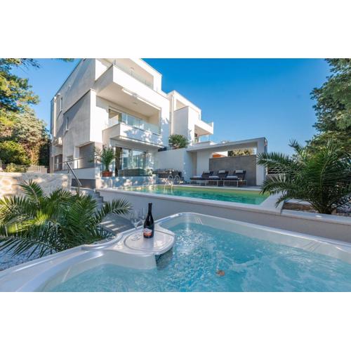 Luxury apartment SUNSET with private pool and jacuzzi