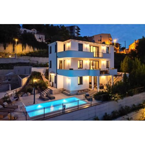 Luxury Apartment With Breathtaking View & Private Pool