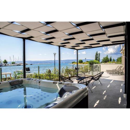 Luxury Apartment with Hot Tub