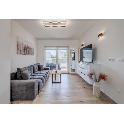 Luxury apartment with jacuzzi in Trogir