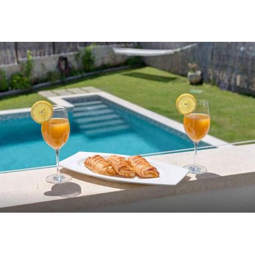 Luxury Apartment with Private Heated Pool