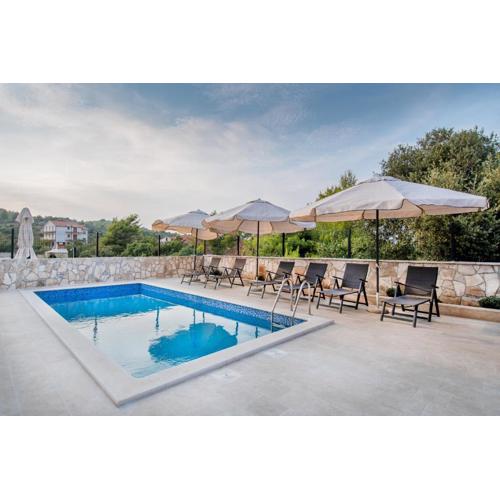Luxury apartments Alkar with swimming pool