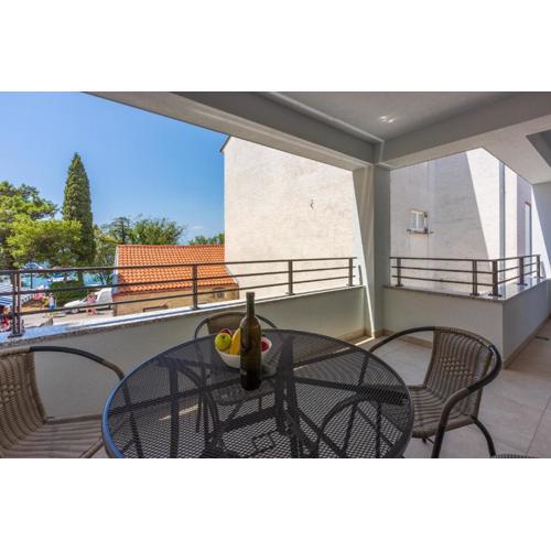 Luxury Apartments Lovorka 1 & 2****