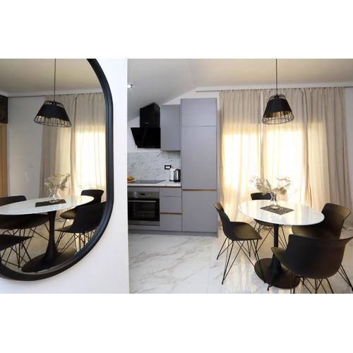 Luxury Apartments Monika near the sea with private parking