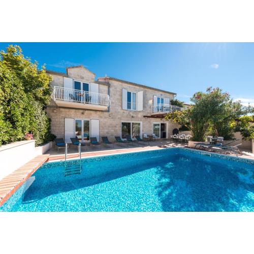 Luxury Beachfront Villa Casa Mare with private heated pool and gym right at the beach in Mirca - Brac