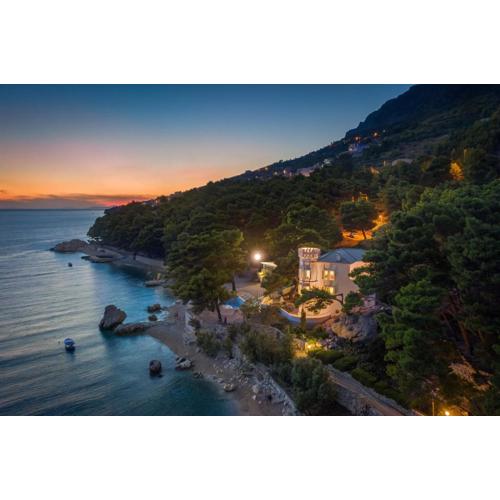 Luxury Beachfront Villa Sea Palace with private pool, jacuzzi, sauna and gym right at the beach in Lokva Rogoznica - Omis