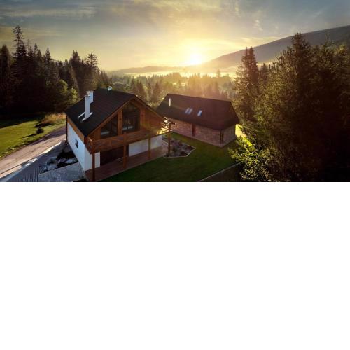 Luxury Chalet Oasis - Spacious 5 Bedroom& 5 bathrooms