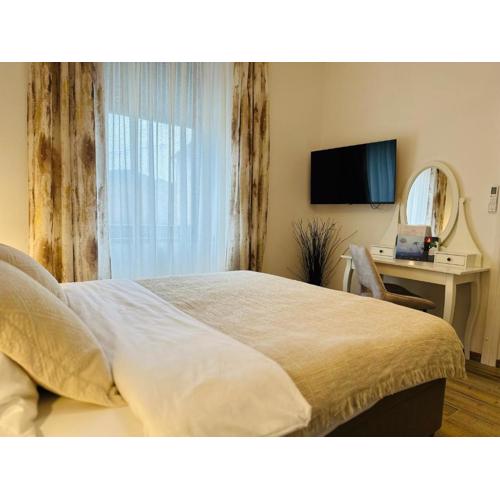 Luxury city rooms
