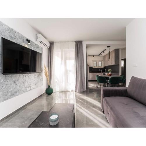 Luxury D Apartments - Luxury Two Bedroom Apartment with Terrace A2