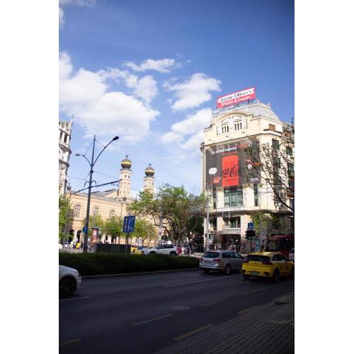 Luxury Downtown 3 Bedroom Apartment by Synagoge with Beautiful View