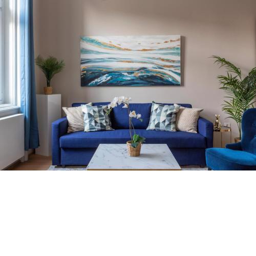 Luxury Elizabeth Residence next to the New York Café