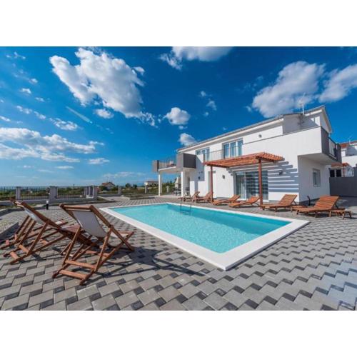 Luxury Escape with Swimming Pool & Modern Design