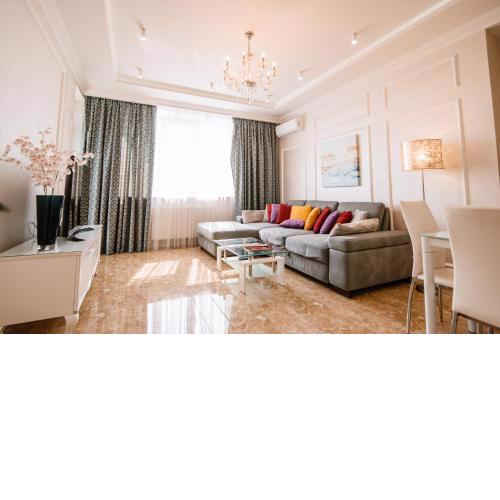Luxury for business & pleasure Royal 1