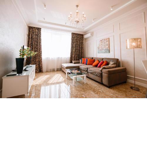 Luxury for business & pleasure Royal 2
