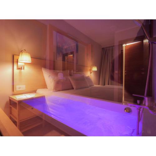 Luxury Getaway for 2 Jacuzzi Studio at Villa Lojena ID111-7