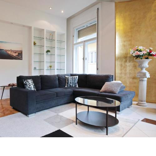 Luxury gold plated suite in calm central location