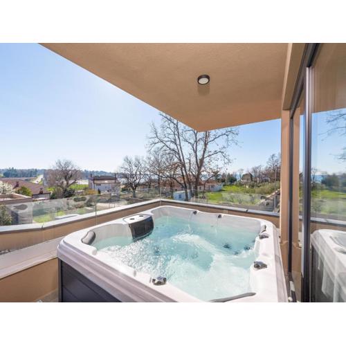 Luxury home with bubble bath and sea view
