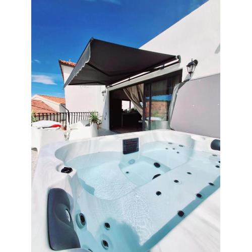 Luxury house with jacuzzi Calla