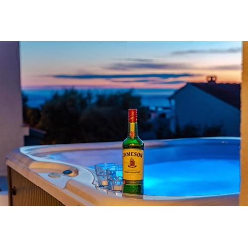 LUXURY MANDRE HOUSE