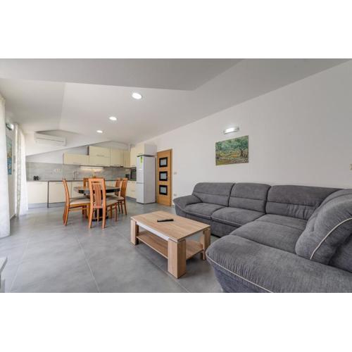 Luxury-New Apartment