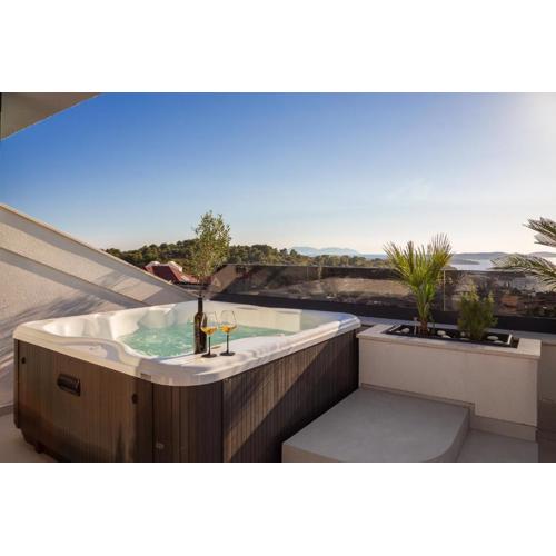 Luxury Penthouse Hvar with Jacuzzi & Sea View