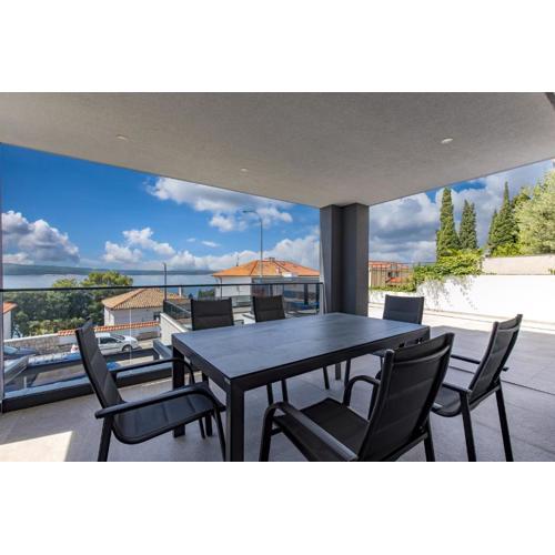 Luxury Pool Apartment With Sea View - Happy Rentals