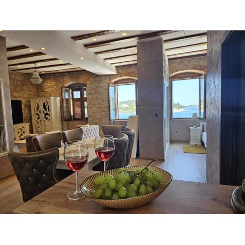 Luxury Seafront Suite Fabri