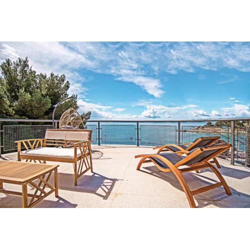 Luxury Seaside House Noble- BEST LOCATION IN TOWN