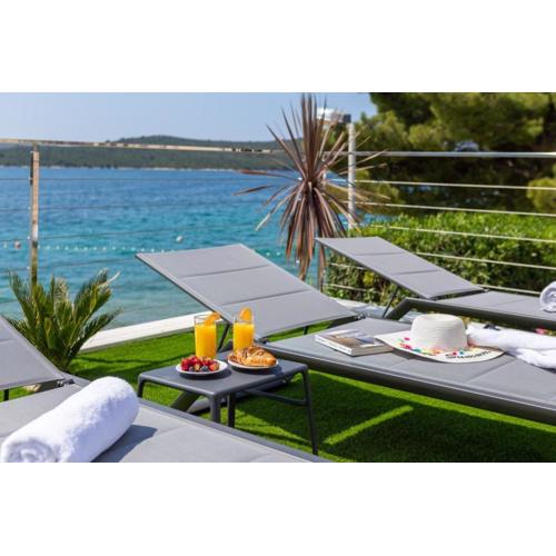 Luxury Seaside Villa L\