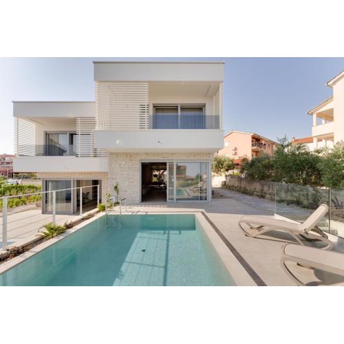 Luxury semi detached villa Smokva 2 - near center and sea - by TRAVELER tourist agency Krk
