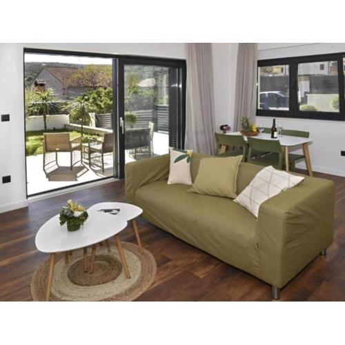 Luxury Slatine Apartments with Terrace and Garden - Two Bedroom Apartment with Terrace