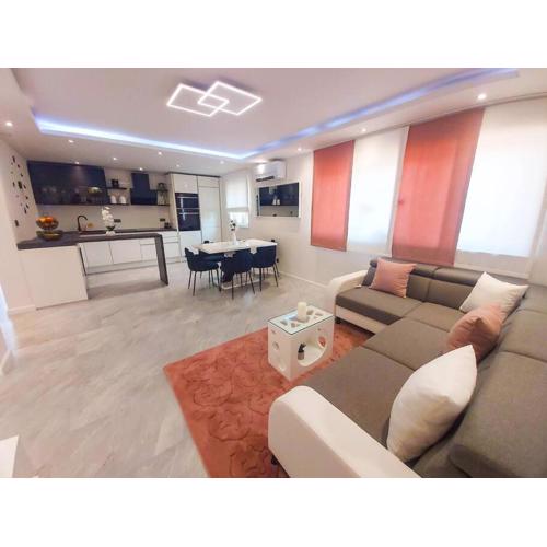 Luxury two-bedroom apartment by the sea U KaLu