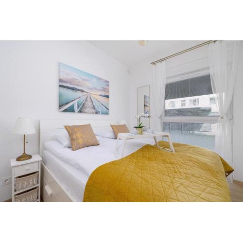 Luxury Two Bedroom Apartment with Terrace and Garage by Renters Prestige
