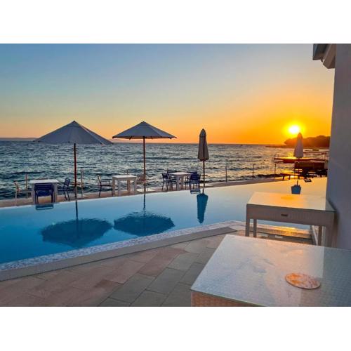 Luxury two-floor apartment in Petrčane with garden and pool